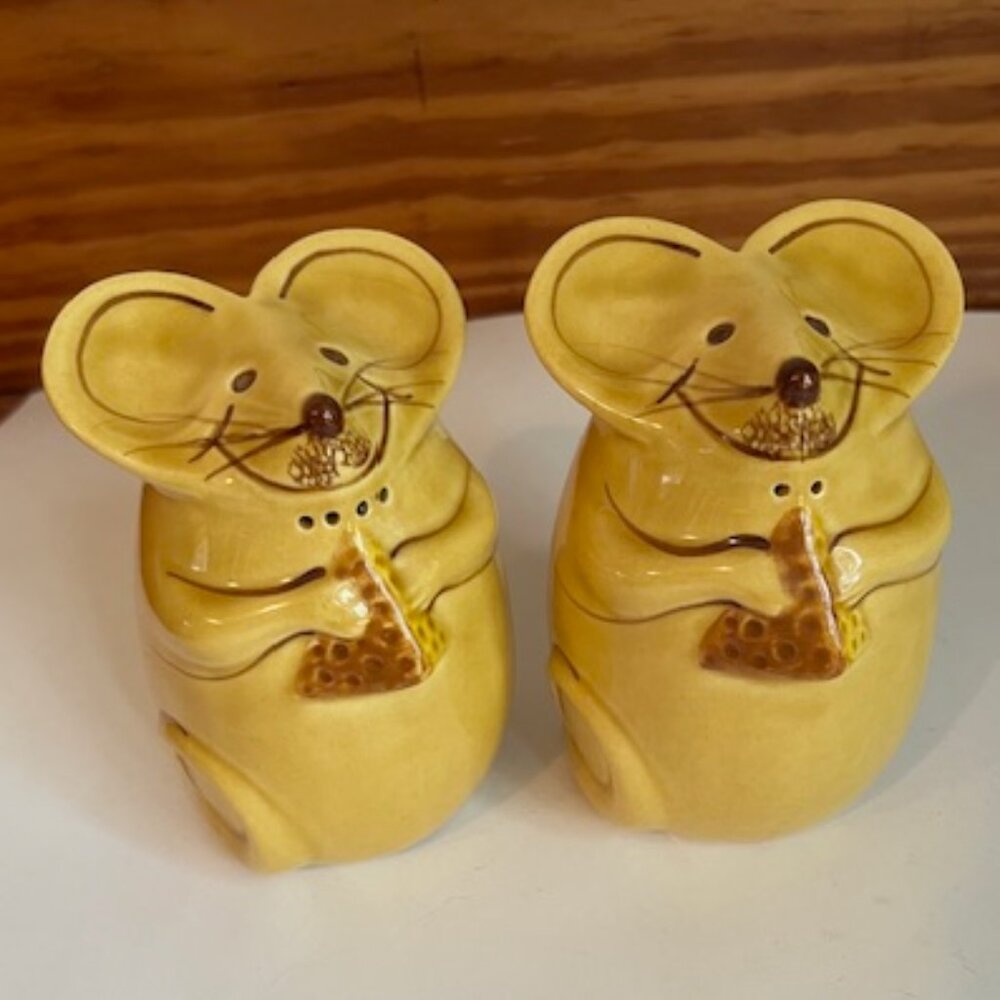 VINTAGE Large Ceramic Mouse Cheese/Salt & Pepper Shakers